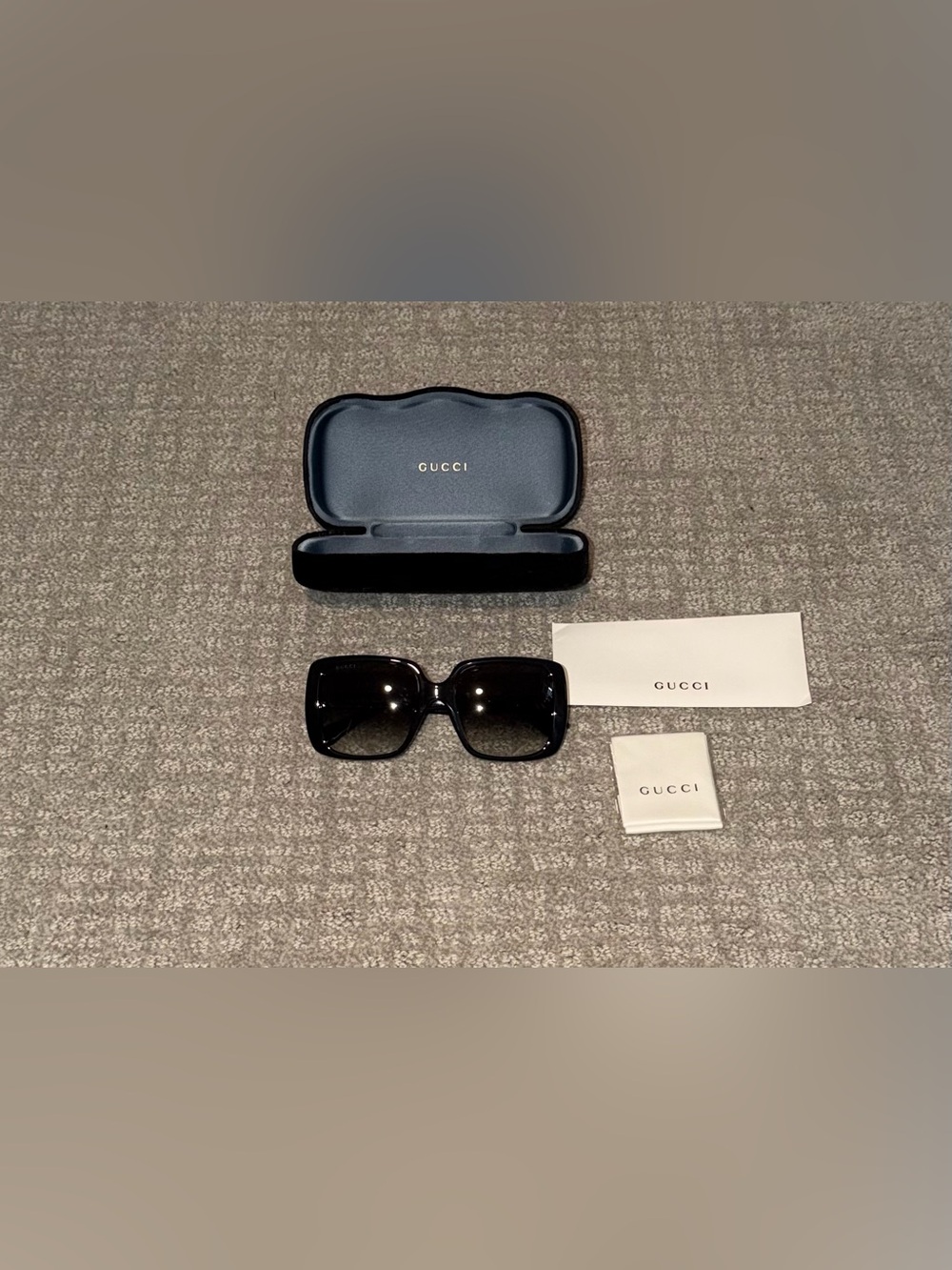 Like New Black Gucci Oversized Sunglasses Size 145mm - Picture 2 of 10